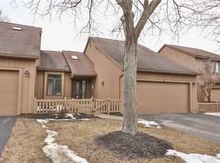 17 Sky Ridge Dr, Rochester, NY 14625