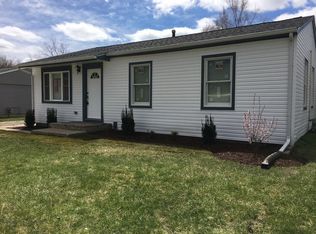 409 Singapore Ln, Carpentersville, IL