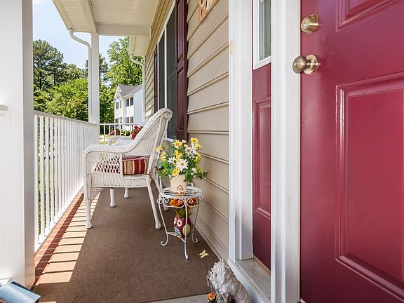 2nd image of 1728 Leslie Ln