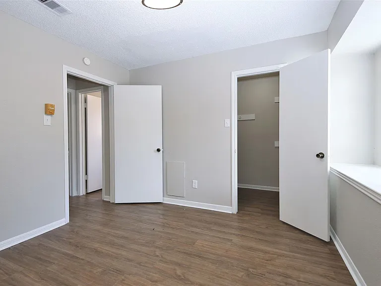 7814 Barnhill Dr — Photo 16