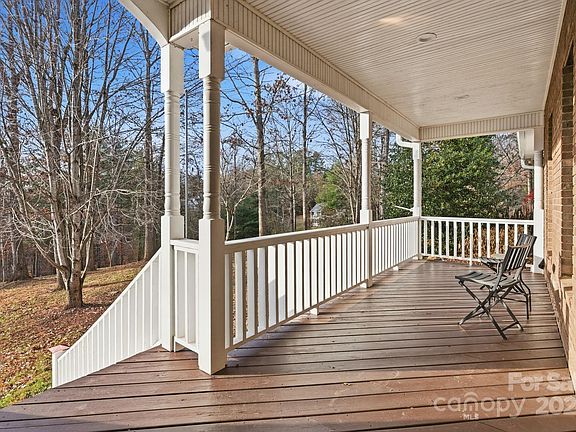 2nd image of 590 Brook Knoll Cir