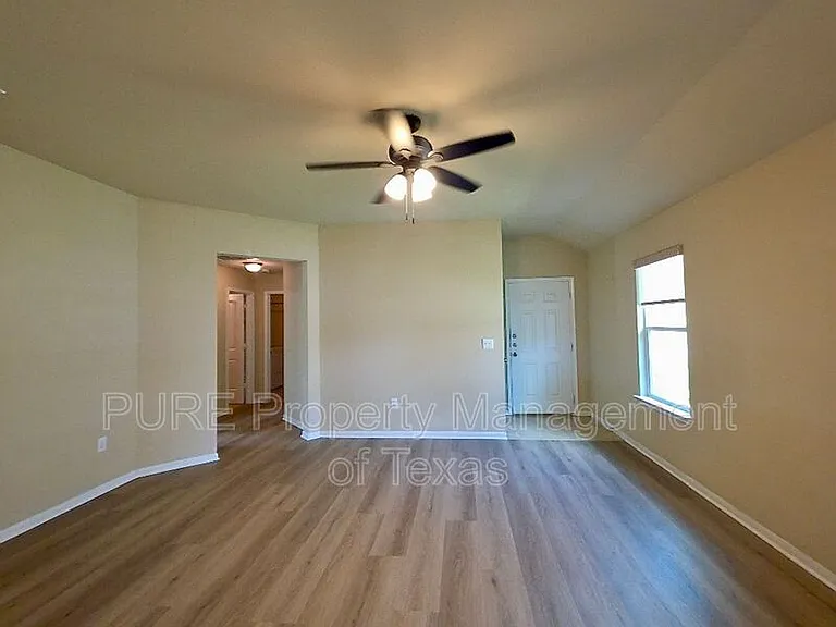 433 Moulins Ln — Photo 3