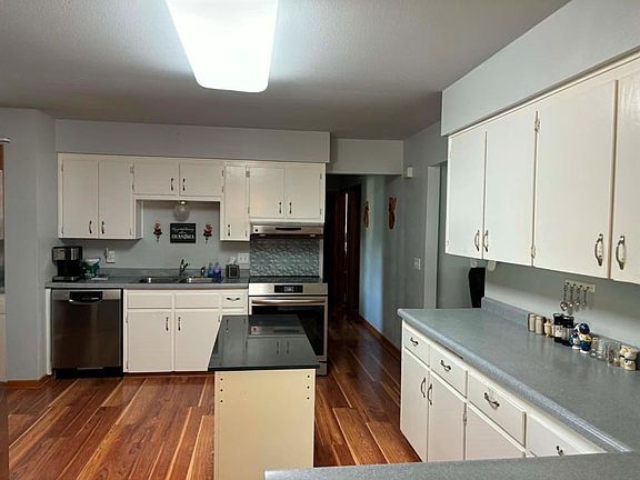 2nd image of 2944 Saturn Avenue