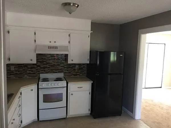 3 bed, 2.5 bath, 2064 sqft, $1,600 — Photo 3