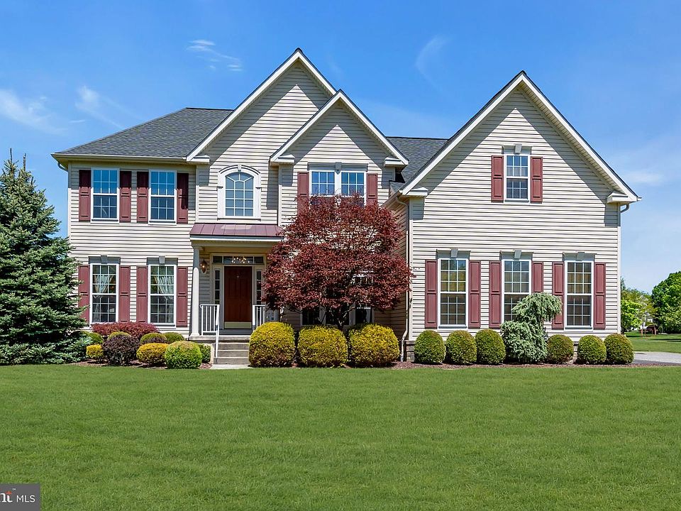 1st image of 24 Hickory Way