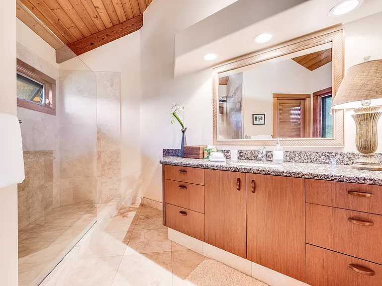 Guest Ensuite Bathroom (bedroom 3)