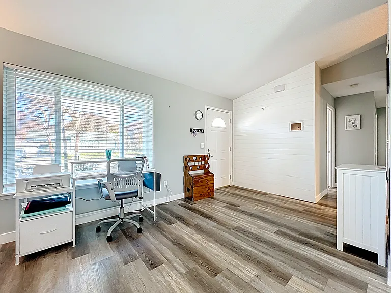 1614 Earlham Ave NW — Photo 4