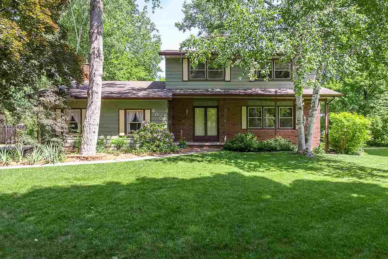 3009 Canterbury Dr photo 1