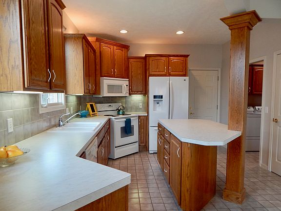 3rd image of 4744 Brentwood Ct