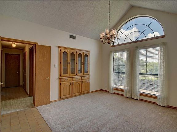 3rd image of 209 Bradford Ct