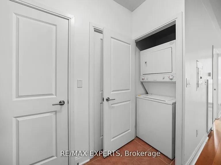 18 Yorkville Ave S #903 — Photo 11