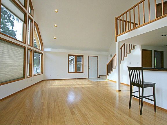 3rd image of 310 Heather Dr