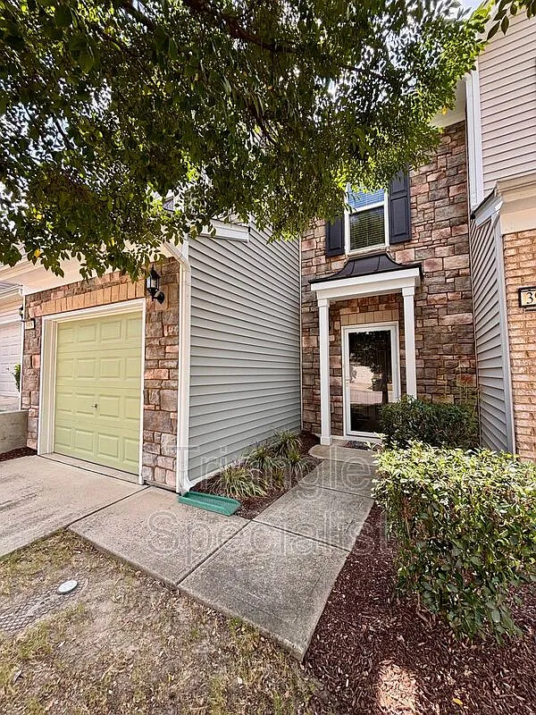 3 bed, 2.5 bath, 1564 sqft, $1,685 — Photo 2
