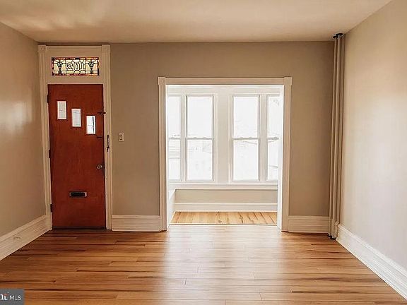 4th image of 102 Yarnell St