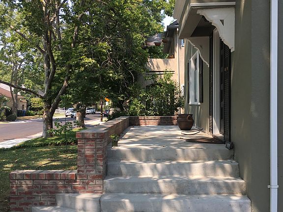 2nd image of 909 35th St APT B