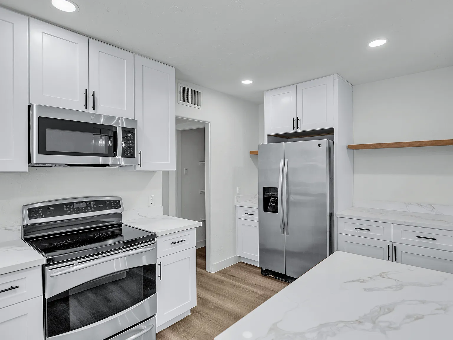 3 bed, 1242 sqft, $2,450 — Photo 4