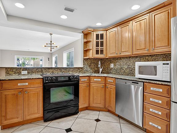 2nd image of 3050 NE 16th Avenue #107