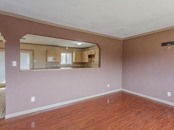 2nd image of 950 N Pine St