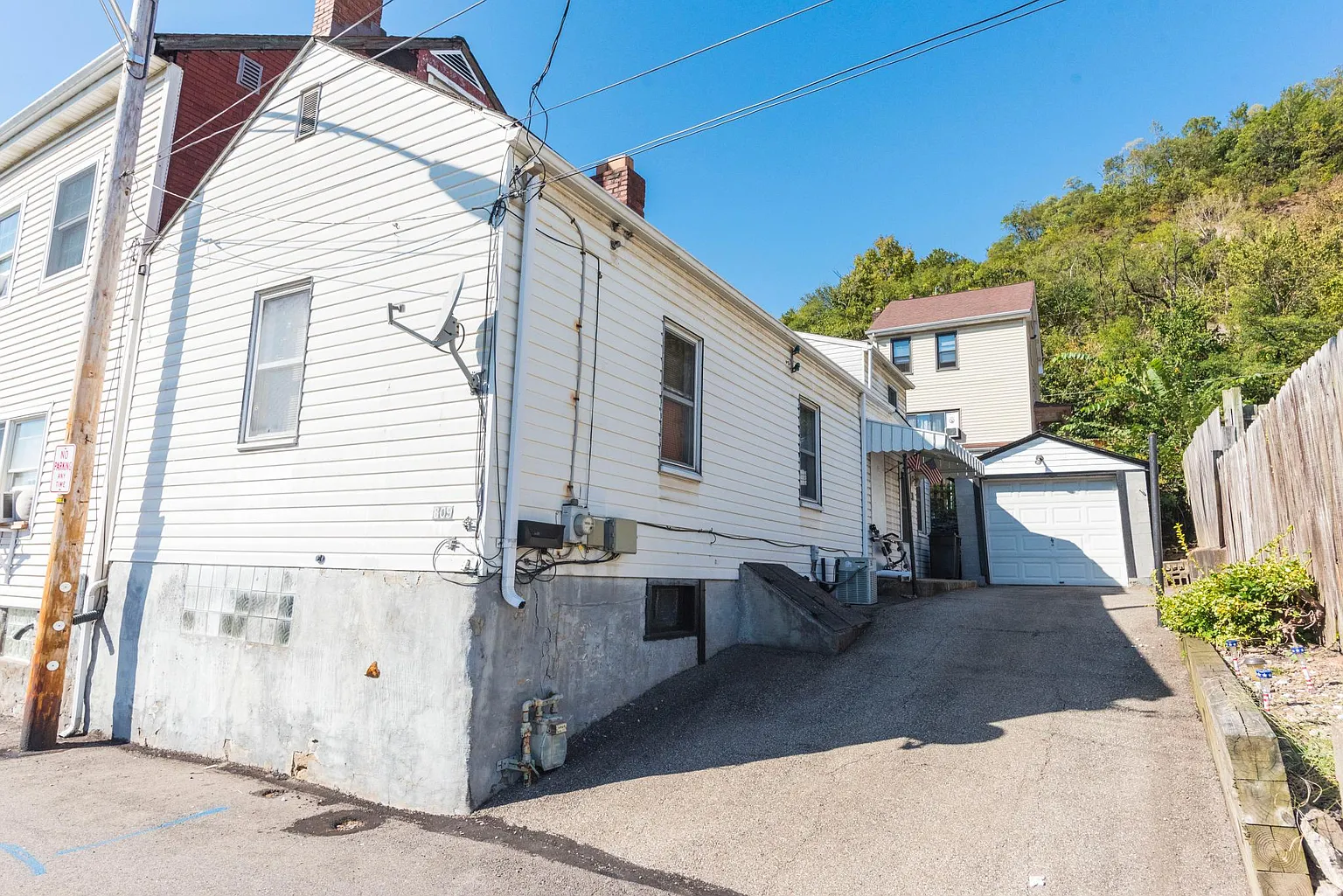 809 Spring Way photo 1