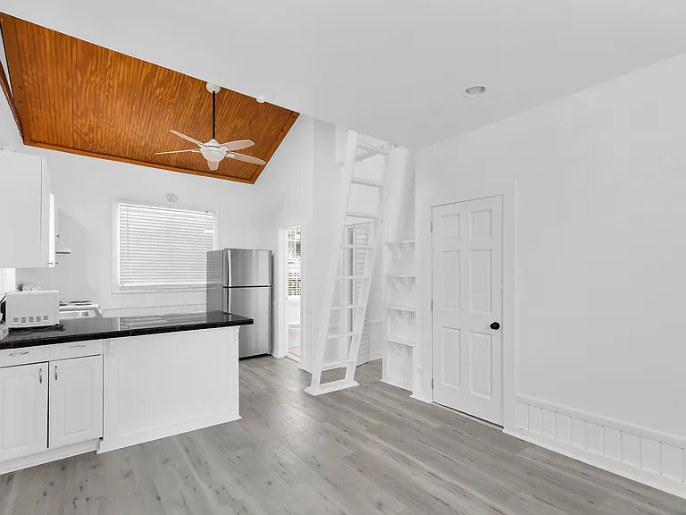 312 Catherine St #2 — Photo 8