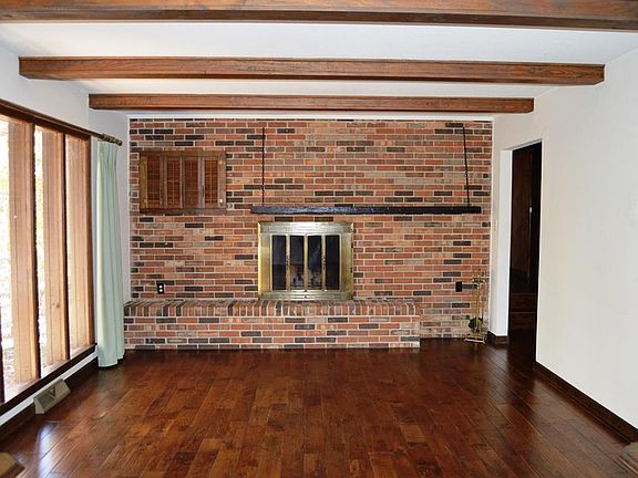 3rd image of 109 Yosemite Dr