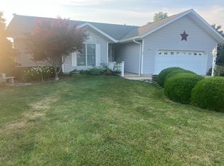 104 Pleasant View Ct, Gifford, IL 61847