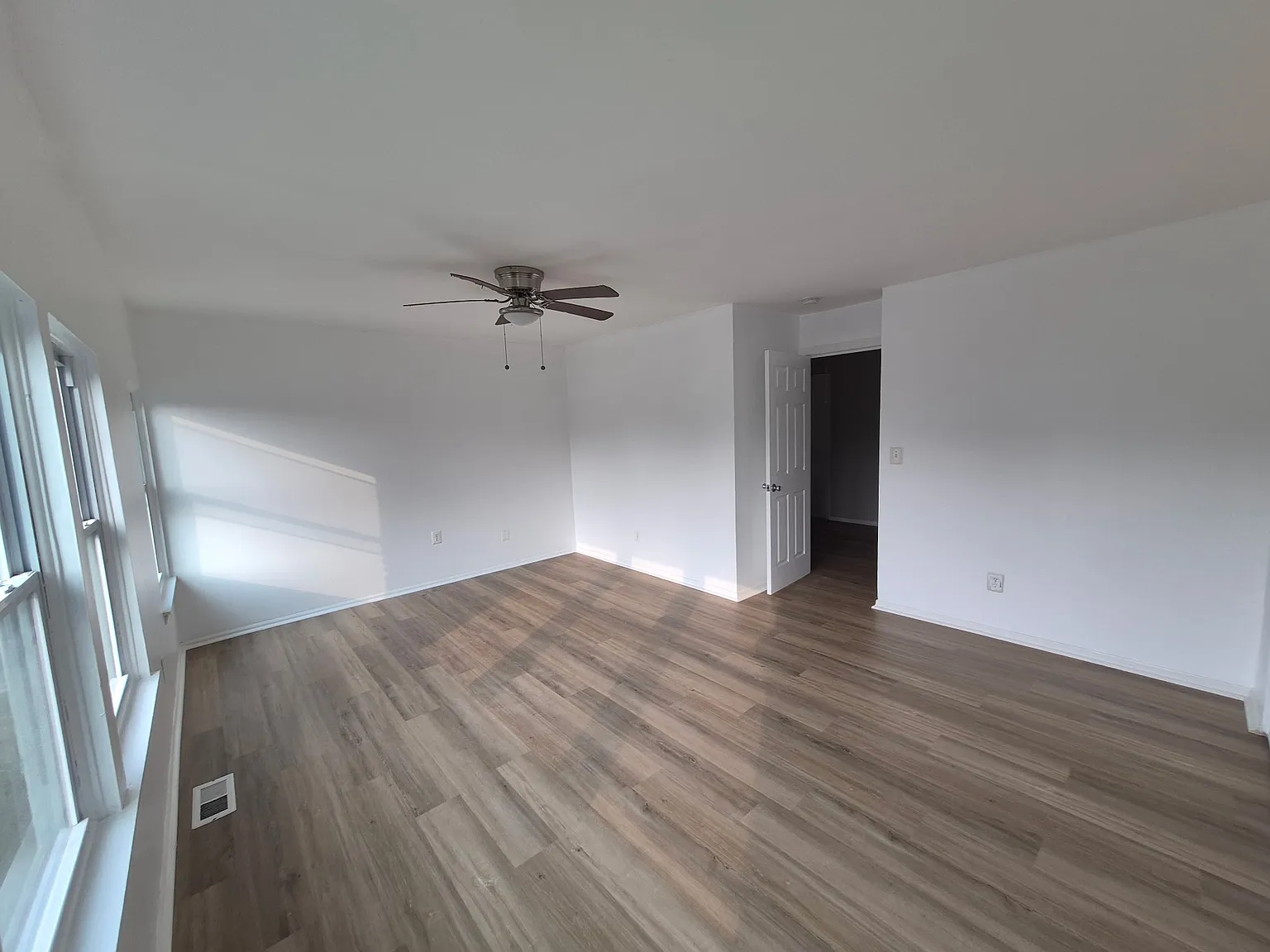3 bed, 1357 sqft, $2,800 — Photo 2