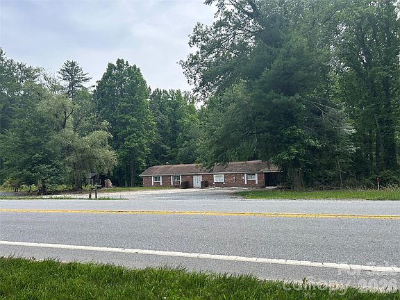 2nd image of 3177 Haywood Rd