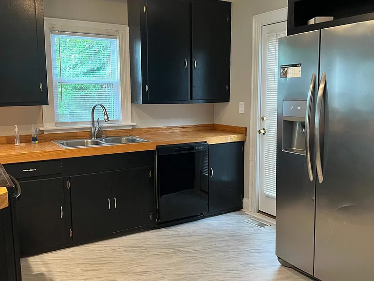 303 S Oak St — Photo 4
