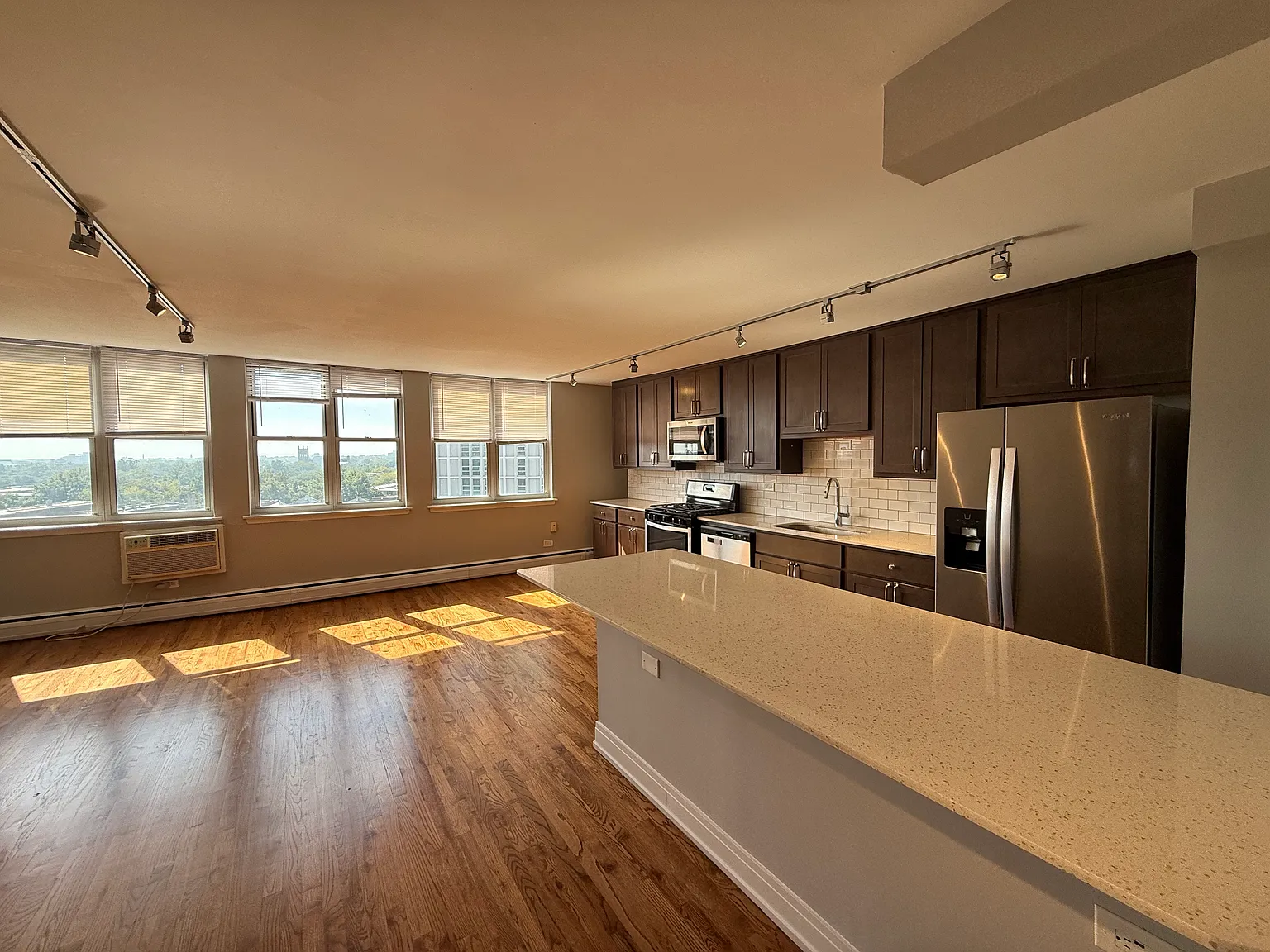 2 bed, 1.0 bath, 1050 sqft, $2,537 — Photo 1