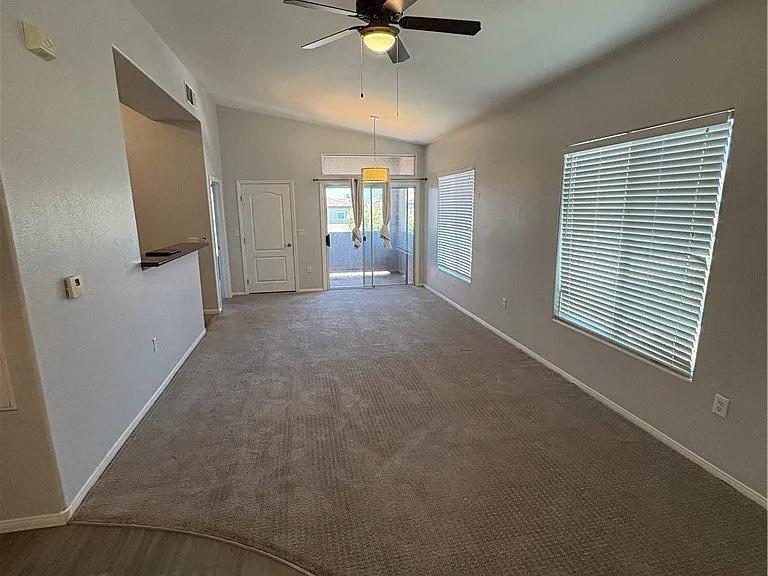 2305 W Horizon Ridge Pkwy #1324 — Photo 2
