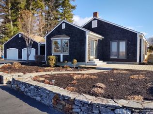 18 Grove St, Oxford, ME 04270