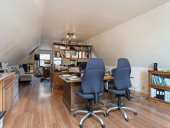 Shop office/bedroom...