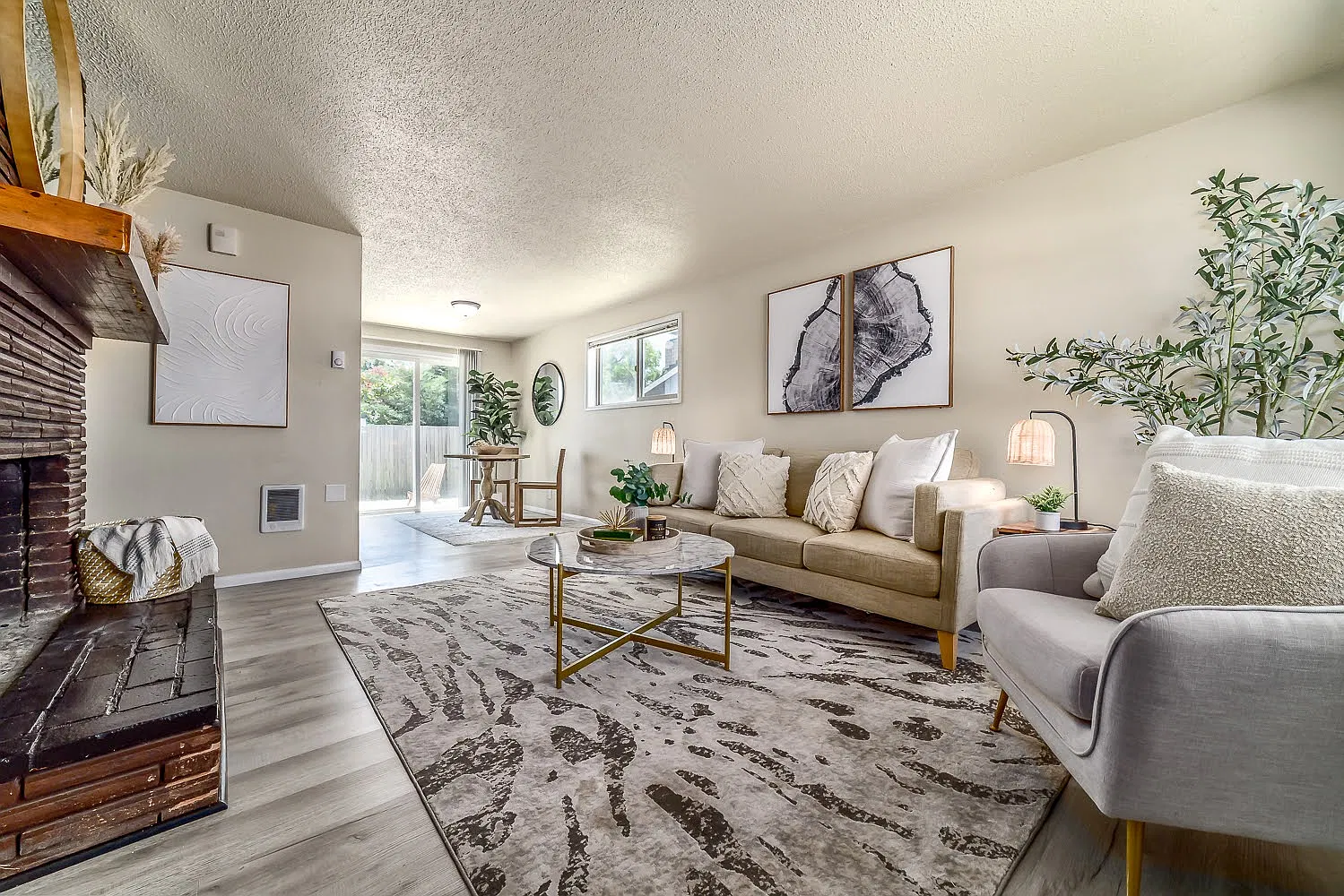 3 bed, 975 sqft, $2,100 — Photo 1