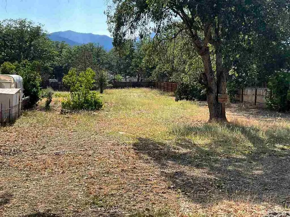 1515 Sandpiper Ct, Yreka, CA 96097