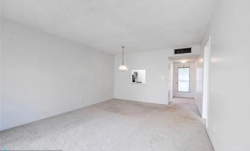 1 bed, 699 sqft, $1,299 — Photo 2