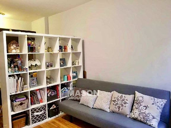 3rd image of 70 W 109th St #1L