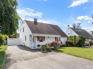 324 Cook Ave, Middlesex, NJ 08846