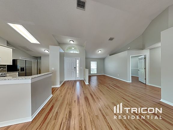 3rd image of 303 Eastridge Dr