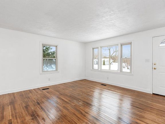 3rd image of 152 Hudson Ave