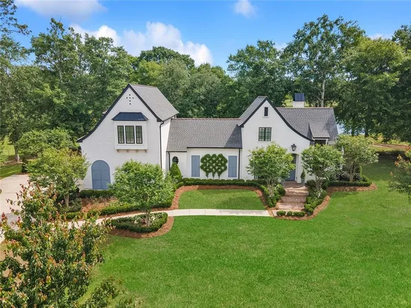 907 Camphill Dr, Abita Springs, LA 70420