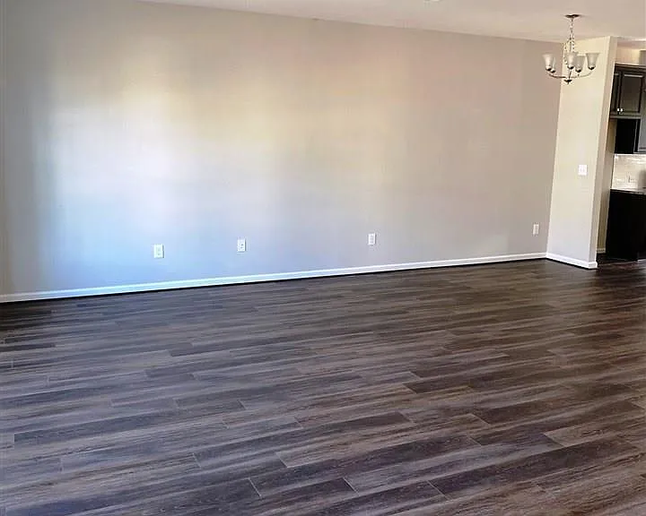 1013 Larabee Ln — Photo 11