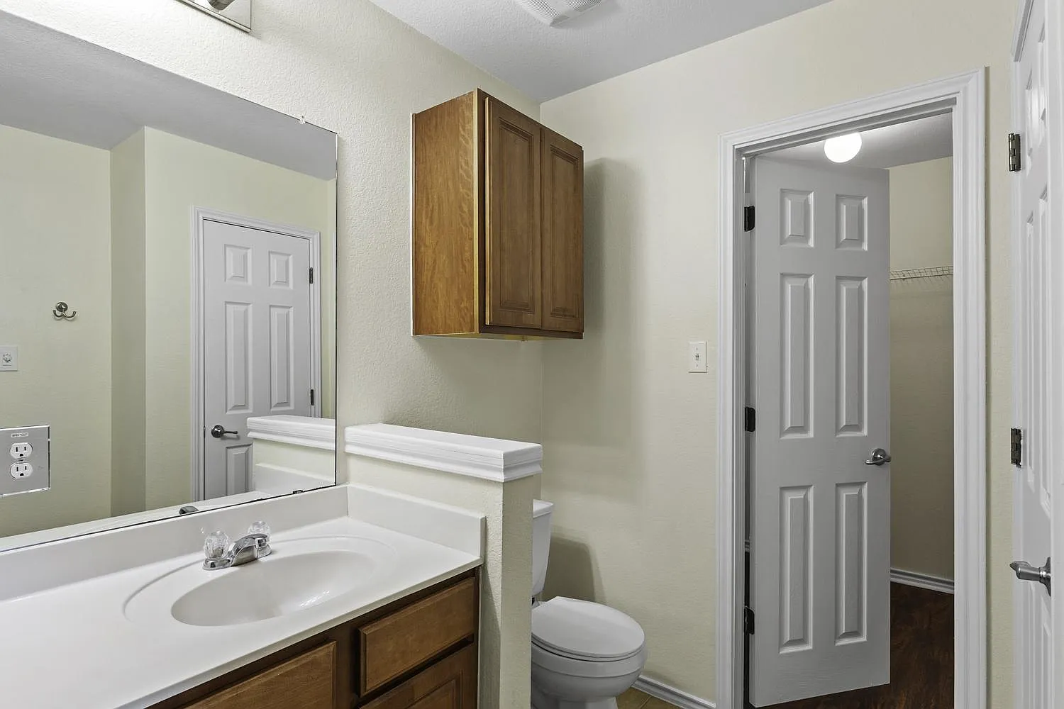 4 bed, 3.0 bath, 2700 sqft, $1,351 — Photo 3