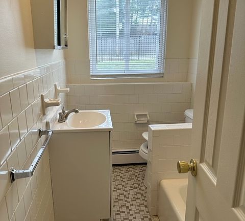 4th image of 699 Church Ave #3