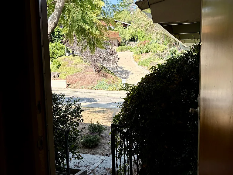 21451 Salamanca Ave — Photo 10