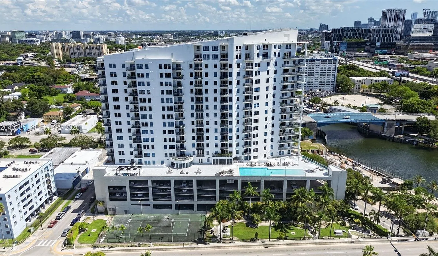 Neo Condo — Photo 3