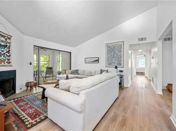 907 Parkaire Xing, Marietta, GA 30068