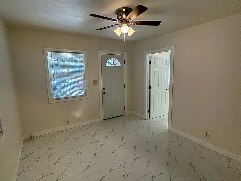 819 S Cypress Ave — Photo 11
