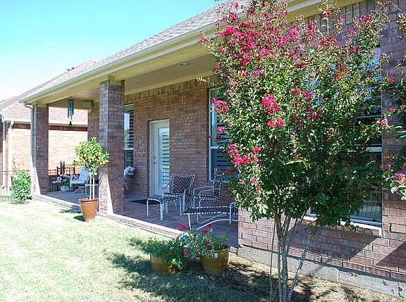 4th image of 928 Quarry Oaks Dr