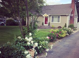 748 Globe Rd, Waterford, MI 48328